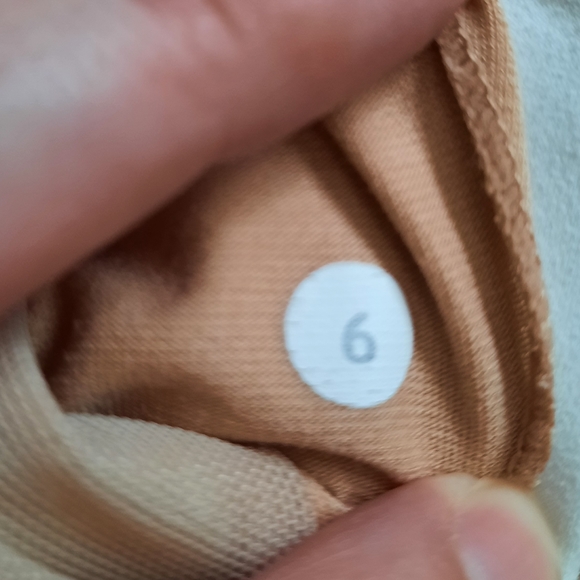 RARE Lululemon tank, Size 6, grey and white stripes - Picture 6 of 10